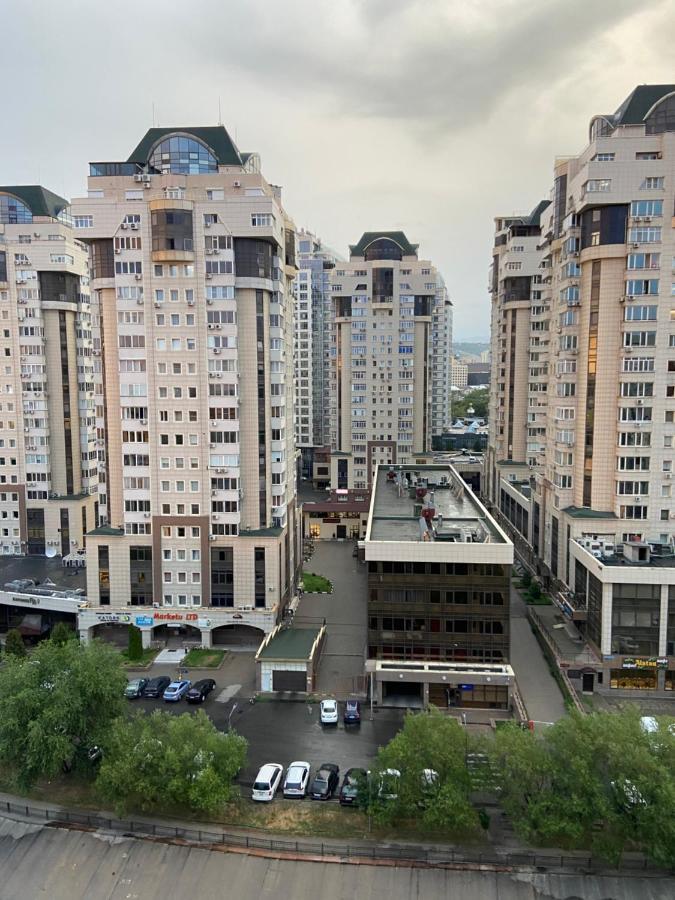 Квартира В Центре Алматы Exterior foto